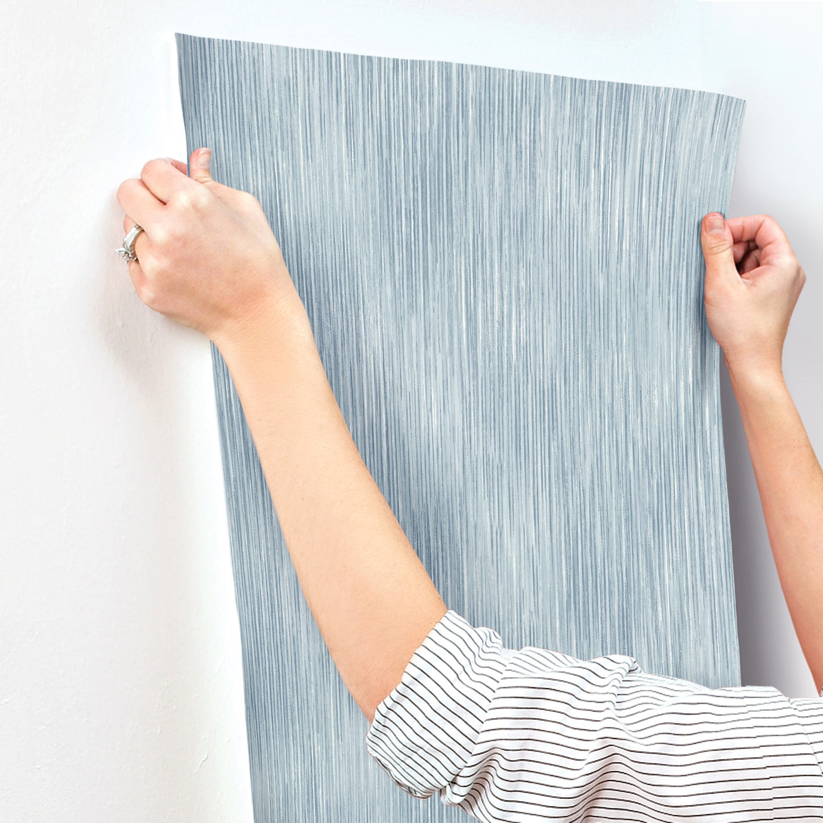 4172-27523-peel-and-stick-wallpaper-stick-application-step