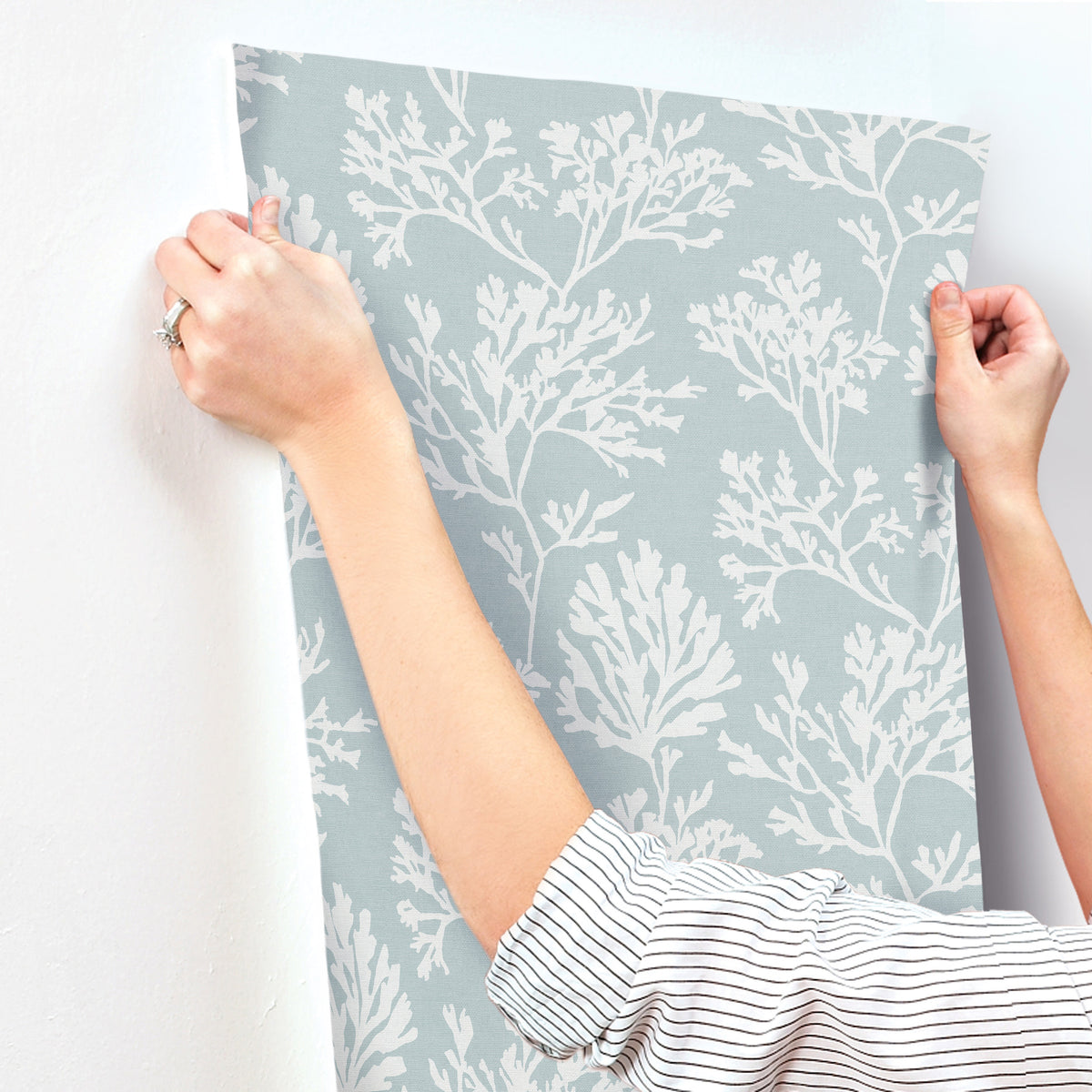 4172-82003-peel-and-stick-wallpaper-stick-application-step