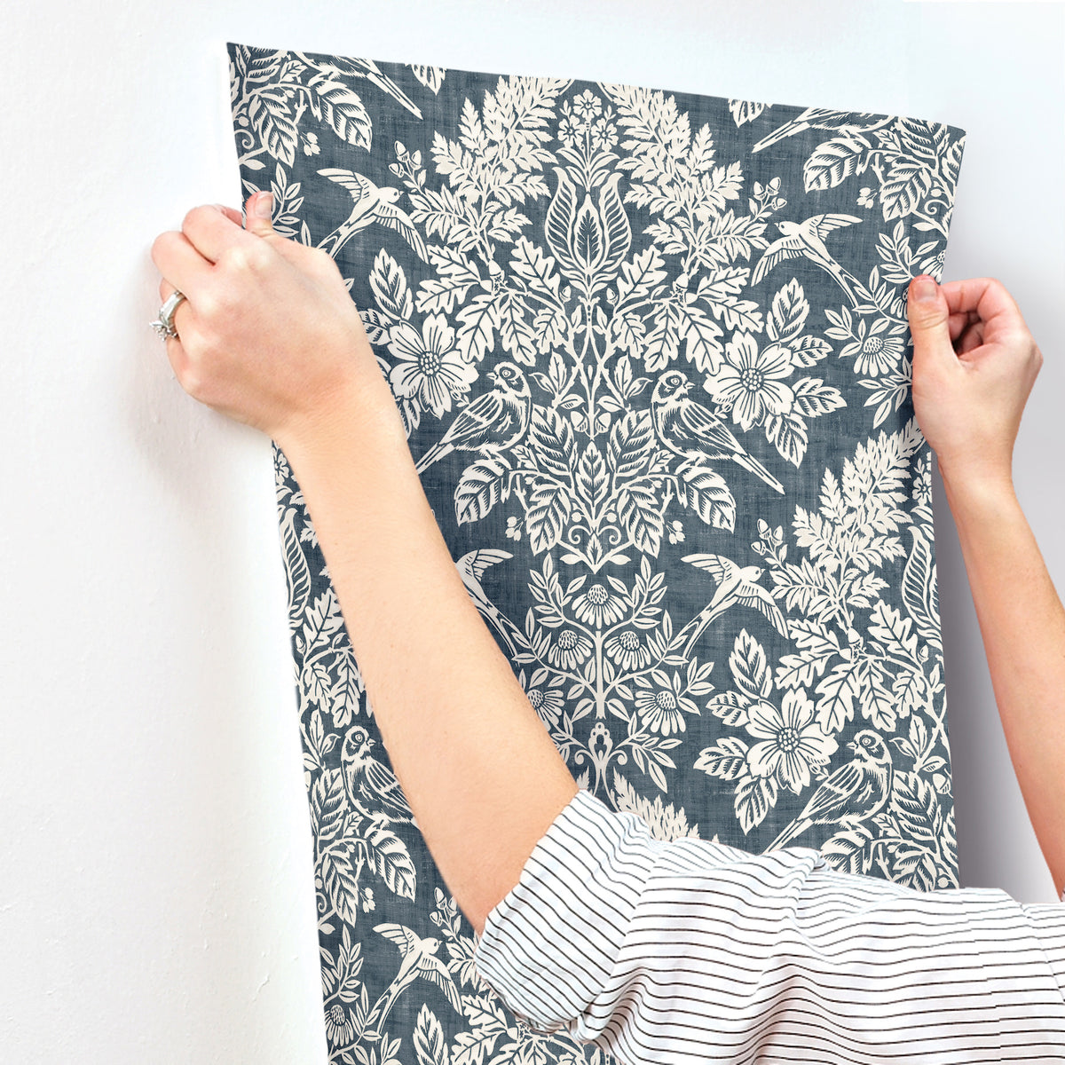 4173-27622-peel-and-stick-wallpaper-stick-application-step