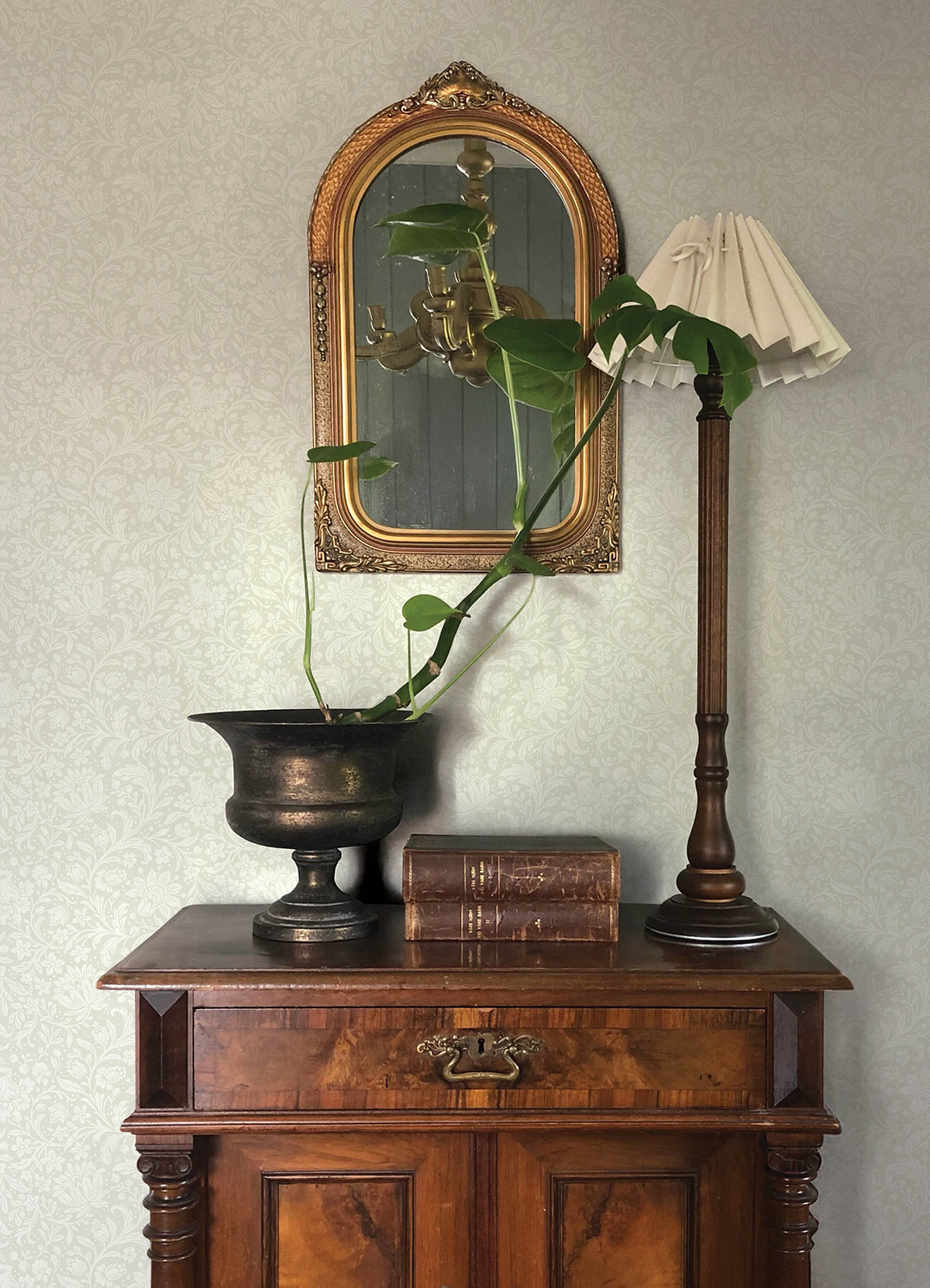 4173-27629-peel-and-stick-wallpaper-room-scene-detail-closeup