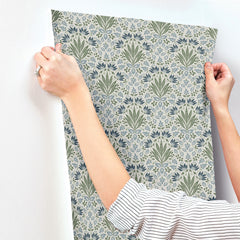 4173-27632-peel-and-stick-wallpaper-stick-application-step