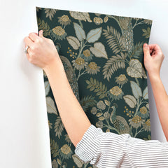 4173-27645-peel-and-stick-wallpaper-stick-application-step