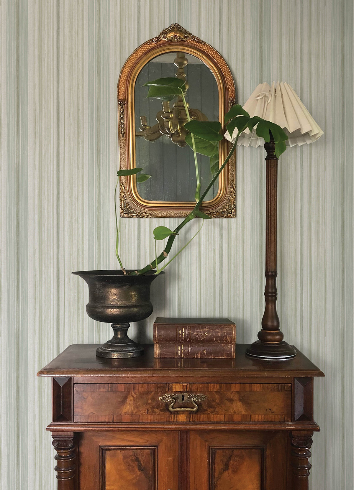 4173-27664-peel-and-stick-wallpaper-room-scene-detail-closeup