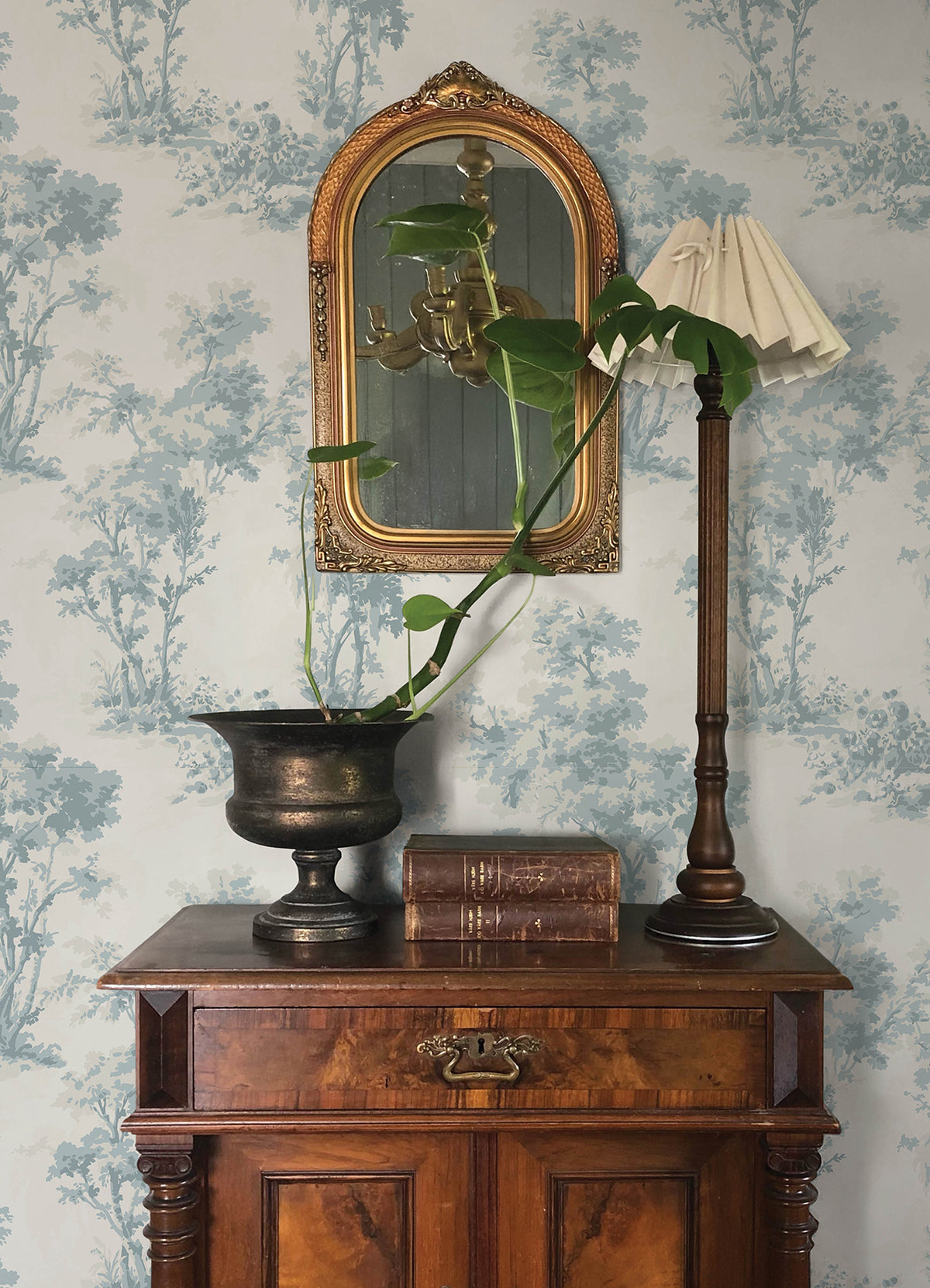 4173-82105-peel-and-stick-wallpaper-room-scene-detail-closeup
