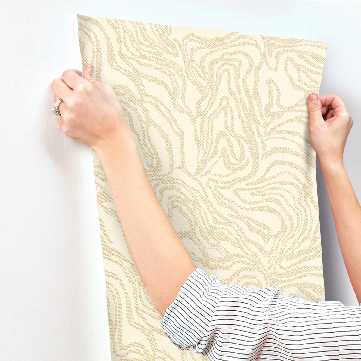 4177-27705-peel-and-stick-wallpaper-stick-application-step