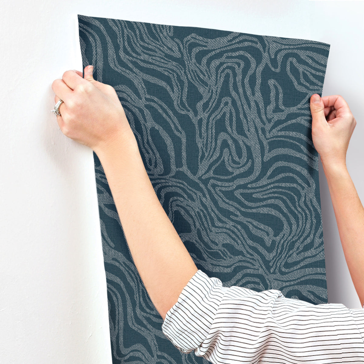 4177-27707-peel-and-stick-wallpaper-stick-application-step