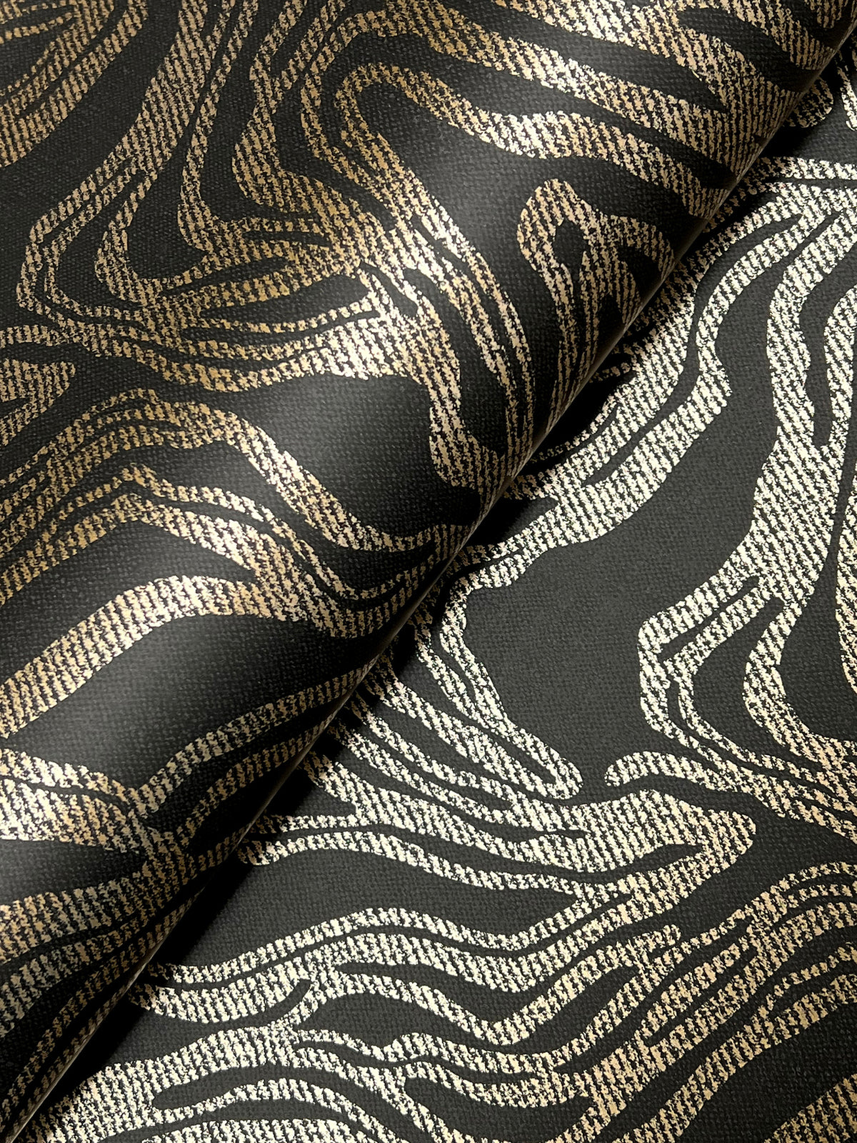 4177-27709-peel-and-stick-wallpaper-detail-closeup
