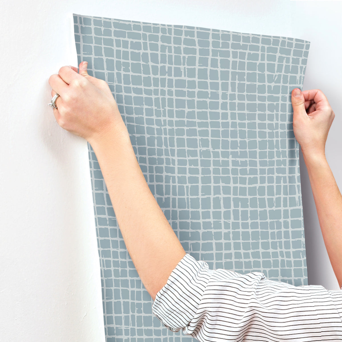4177-27715-peel-and-stick-wallpaper-stick-application-step