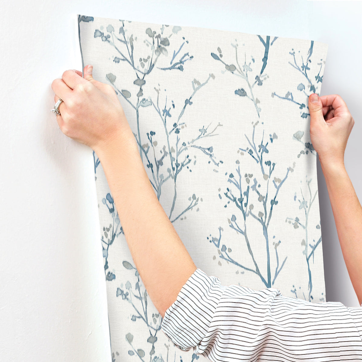 4177-27721-peel-and-stick-wallpaper-stick-application-step