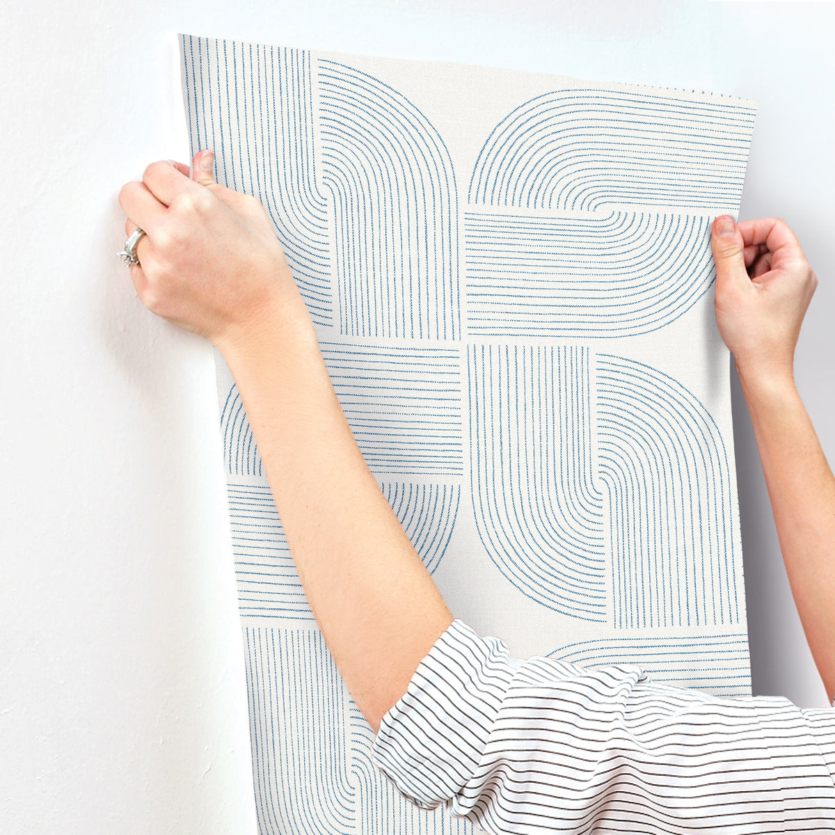 4177-27723-peel-and-stick-wallpaper-stick-application-step