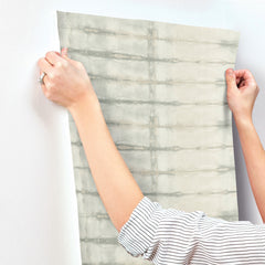 4177-27728-peel-and-stick-wallpaper-stick-application-step