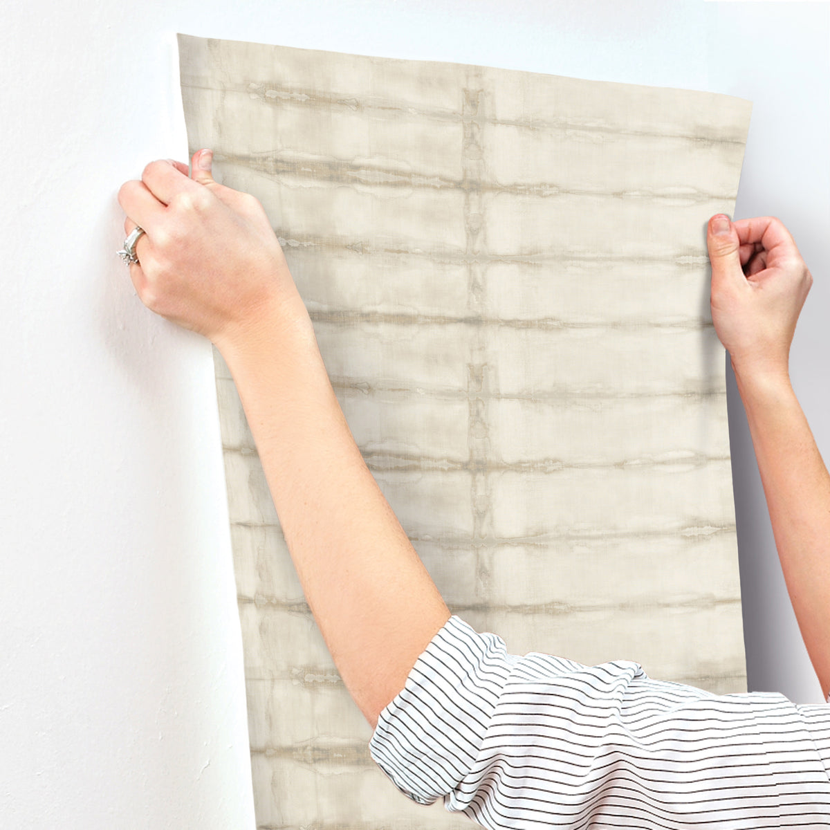 4177-27729-peel-and-stick-wallpaper-stick-application-step