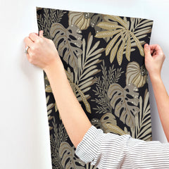 4177-27736-peel-and-stick-wallpaper-stick-application-step