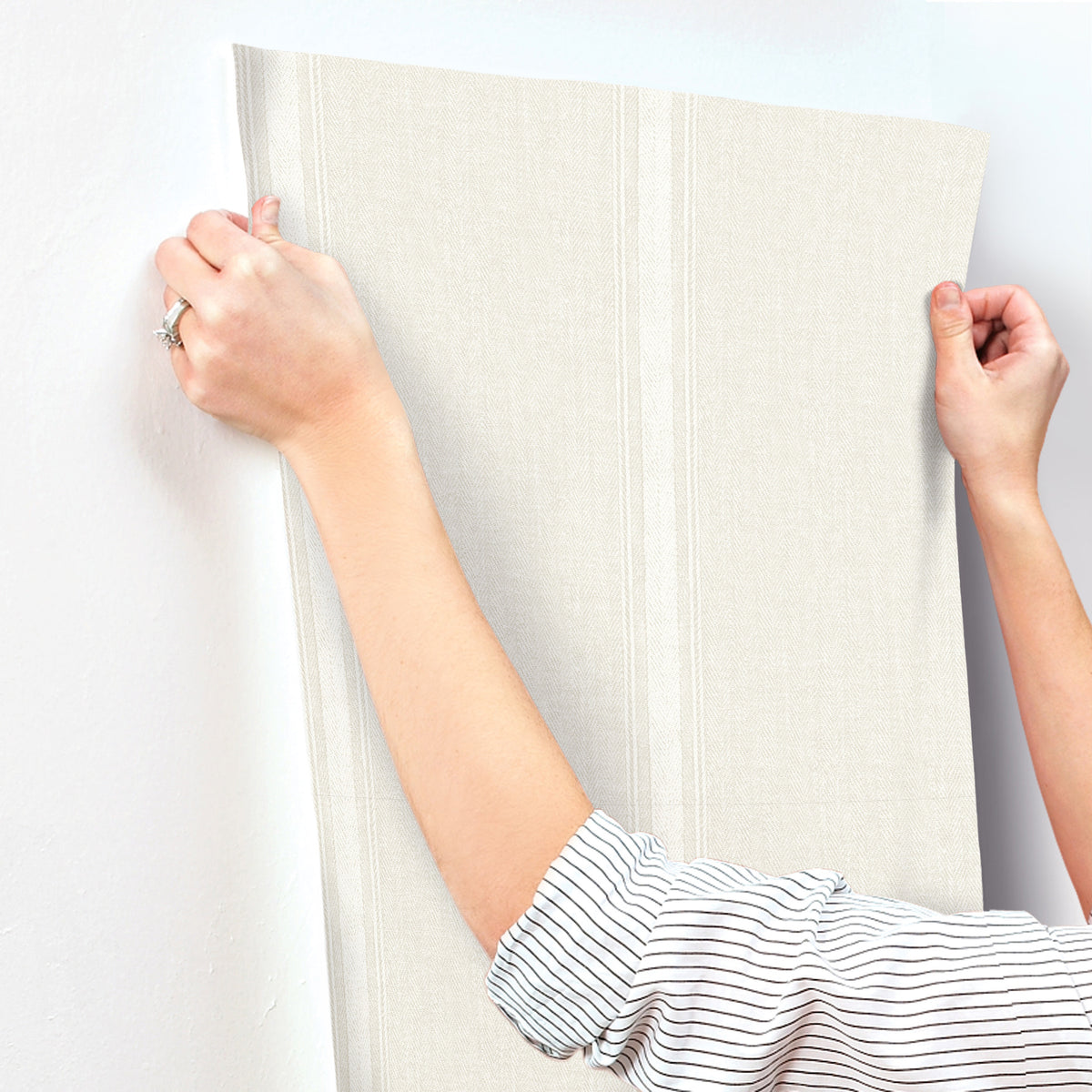 4192-12465-peel-and-stick-wallpaper-stick-application-step