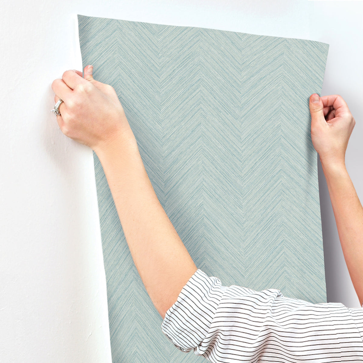 4192-13672-peel-and-stick-wallpaper-stick-application-step