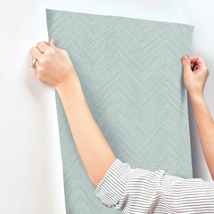 4192-13672-peel-and-stick-wallpaper-stick-application-step