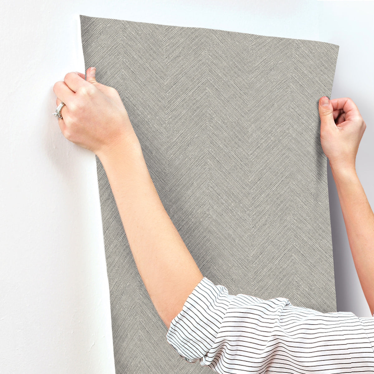 4192-13674-peel-and-stick-wallpaper-stick-application-step