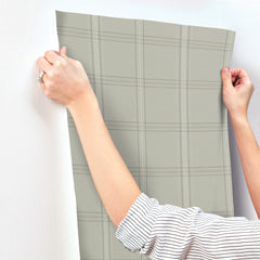 4192-27609-peel-and-stick-wallpaper-stick-application-step
