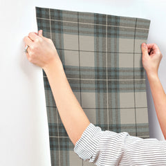4192-27695-peel-and-stick-wallpaper-stick-application-step