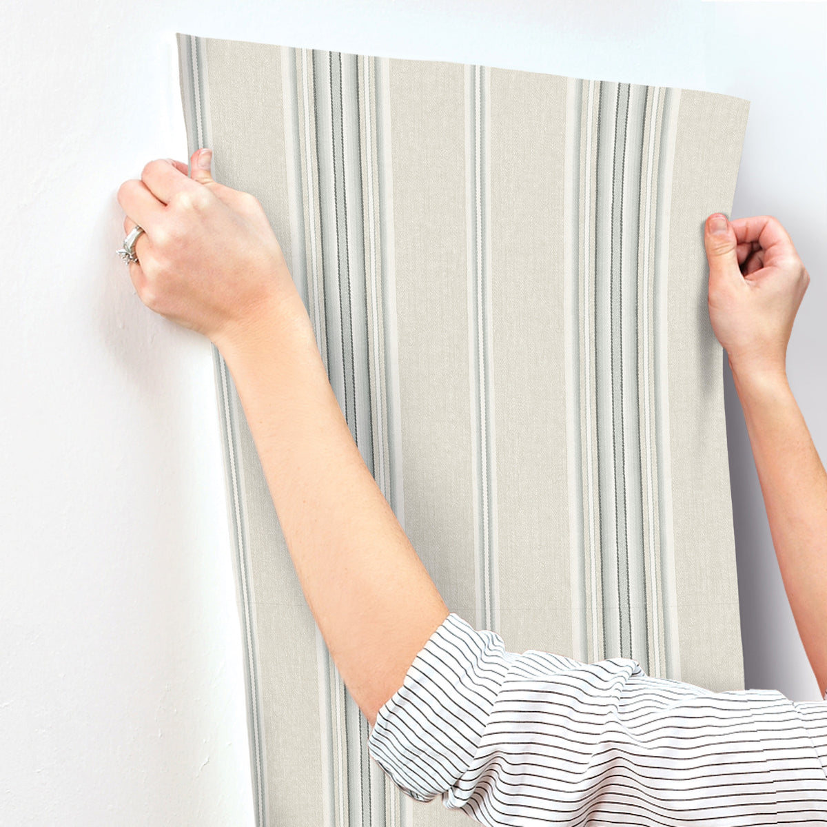 4192-83122-peel-and-stick-wallpaper-stick-application-step