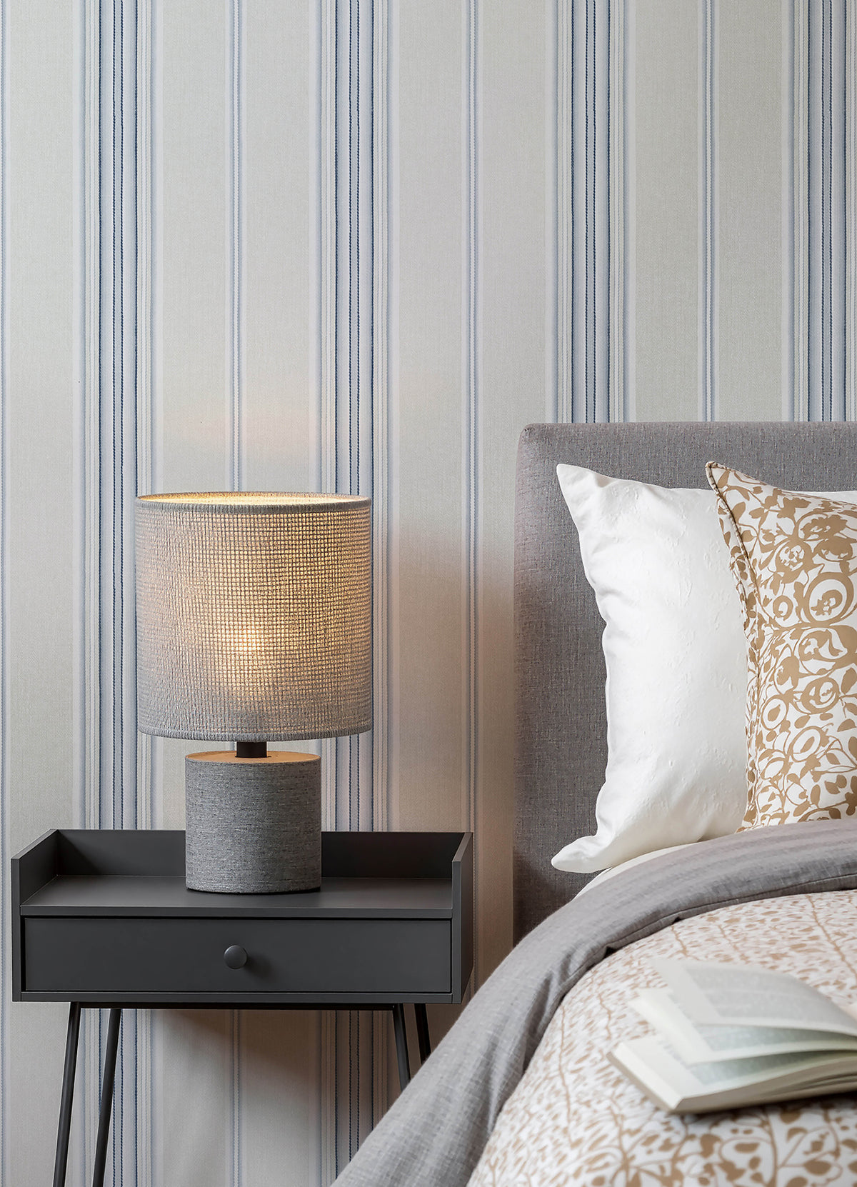 4192-83123-peel-and-stick-wallpaper-room-scene