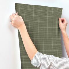 4192-83415-peel-and-stick-wallpaper-stick-application-step