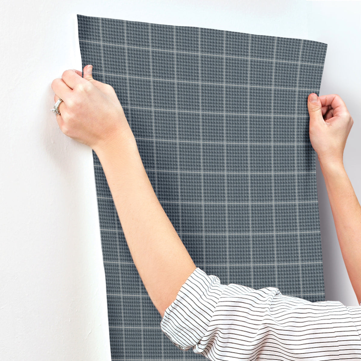 4192-83416-peel-and-stick-wallpaper-stick-application-step