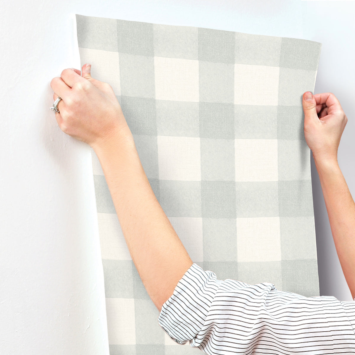 4192-83419-peel-and-stick-wallpaper-stick-application-step