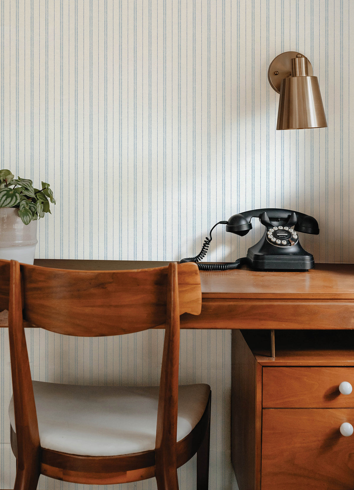 4192-83426-peel-and-stick-wallpaper-room-scene