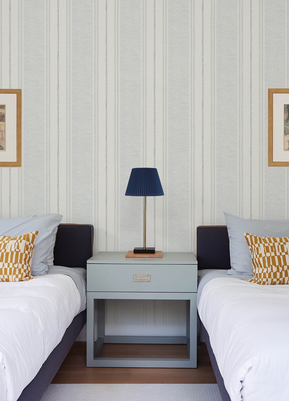 4192-83439-peel-and-stick-wallpaper-room-scene