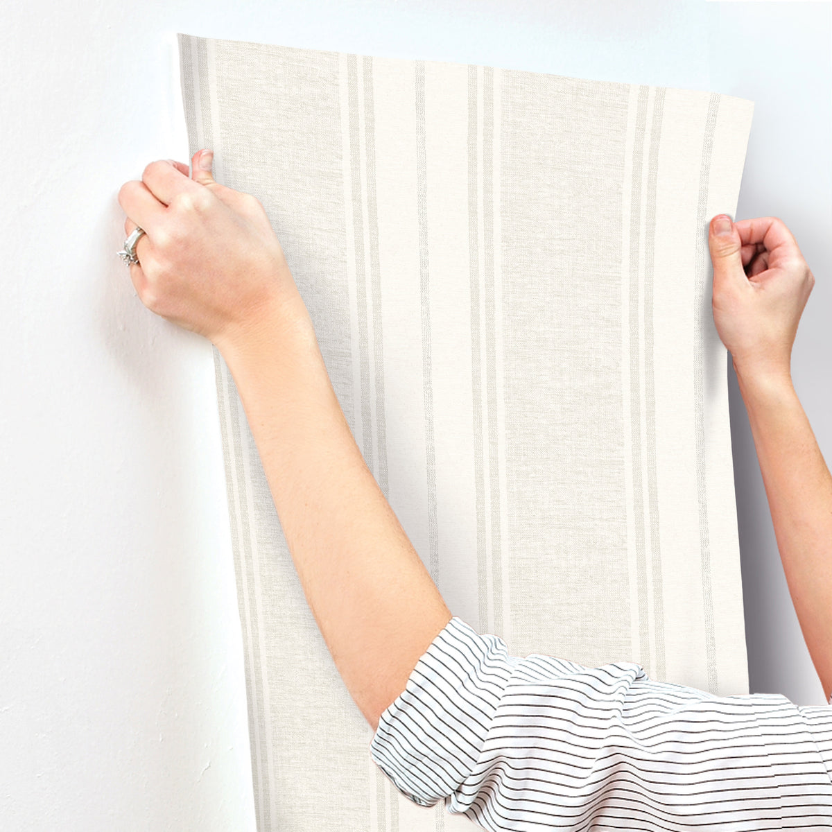 4192-83440-peel-and-stick-wallpaper-stick-application-step