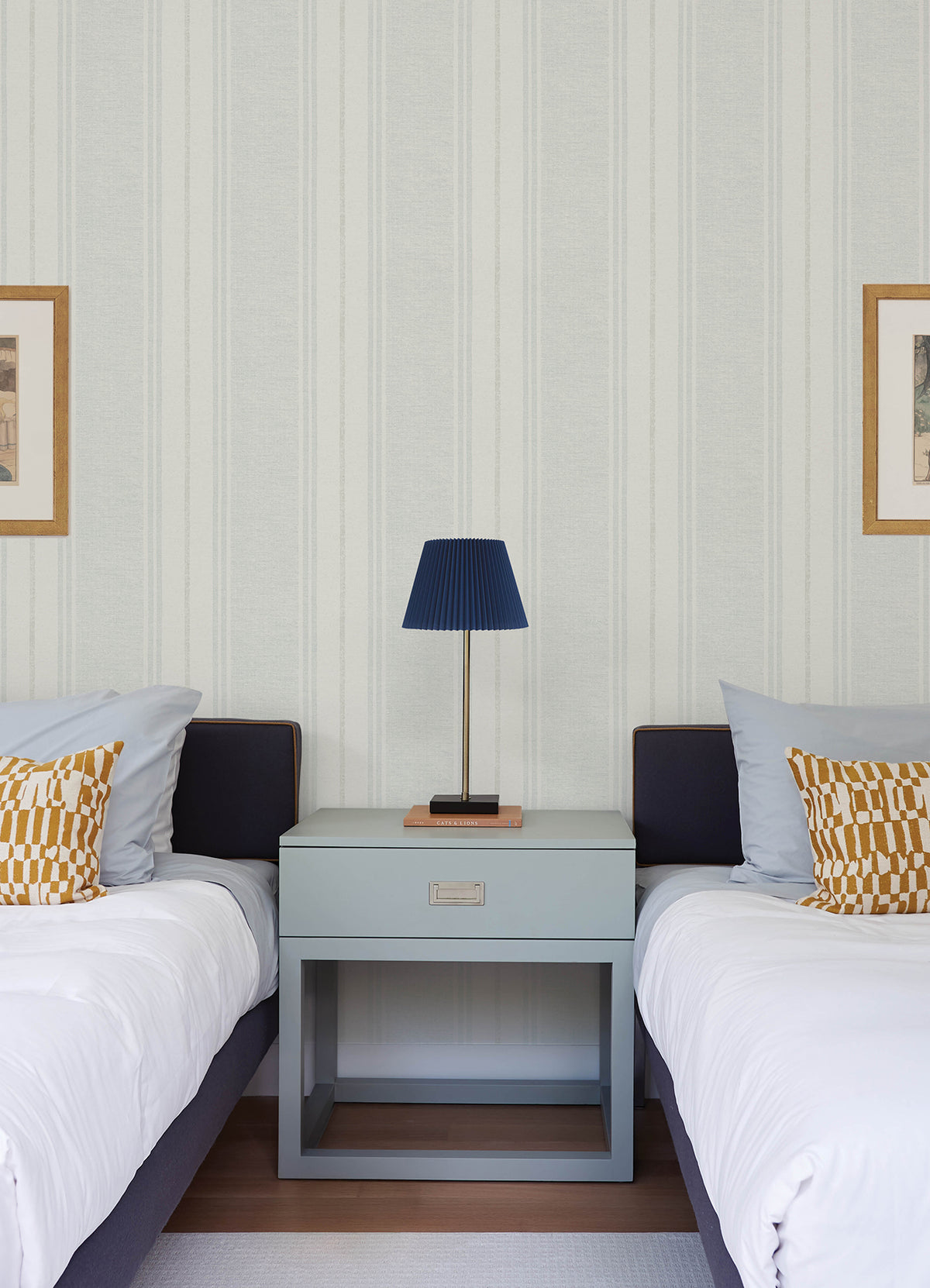 4192-83442-peel-and-stick-wallpaper-room-scene