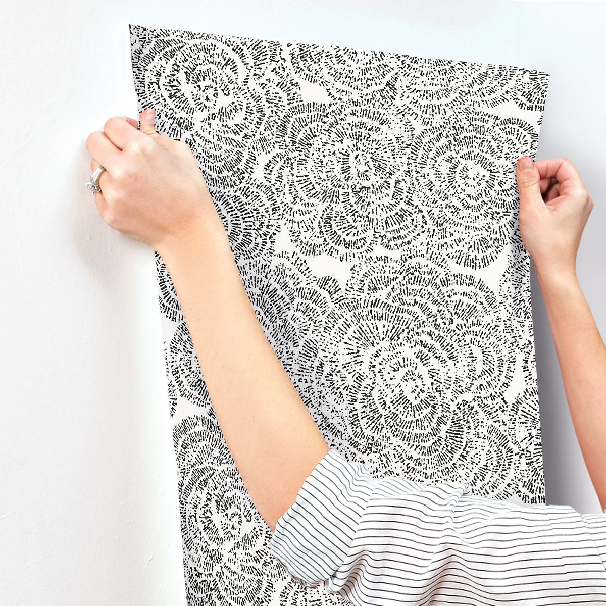 4197-27854-peel-and-stick-wallpaper-stick-application-step