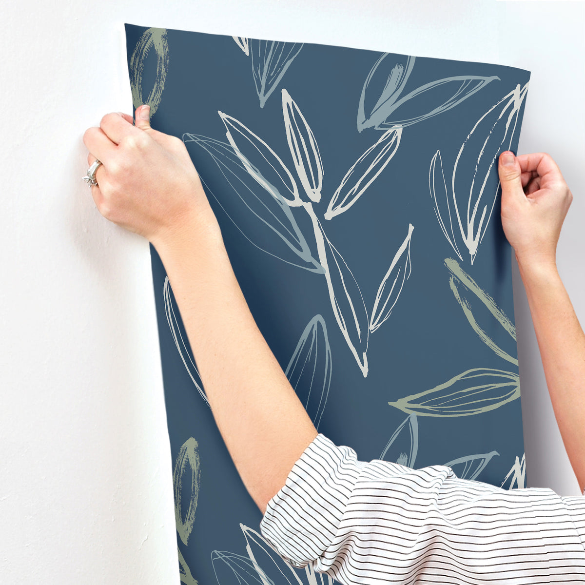4197-27855-peel-and-stick-wallpaper-stick-application-step
