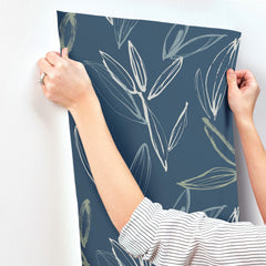 4197-27855-peel-and-stick-wallpaper-stick-application-step