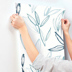 4197-27857-peel-and-stick-wallpaper-stick-application-step