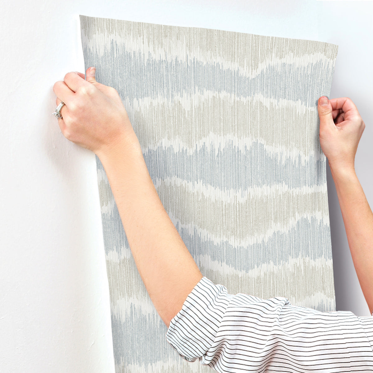 4197-27865-peel-and-stick-wallpaper-stick-application-step