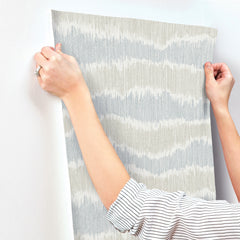 4197-27865-peel-and-stick-wallpaper-stick-application-step