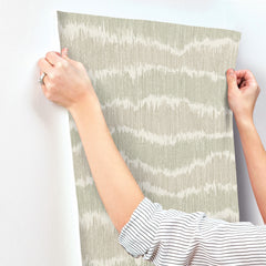 4197-27866-peel-and-stick-wallpaper-stick-application-step