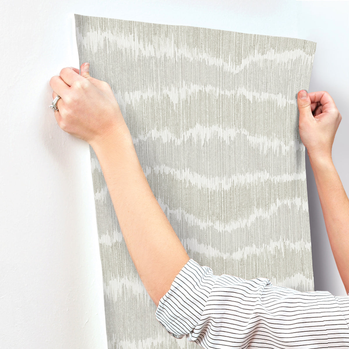 4197-27868-peel-and-stick-wallpaper-stick-application-step