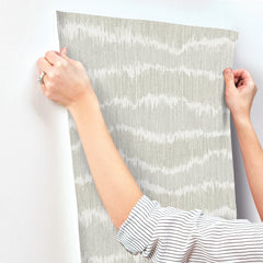 4197-27868-peel-and-stick-wallpaper-stick-application-step