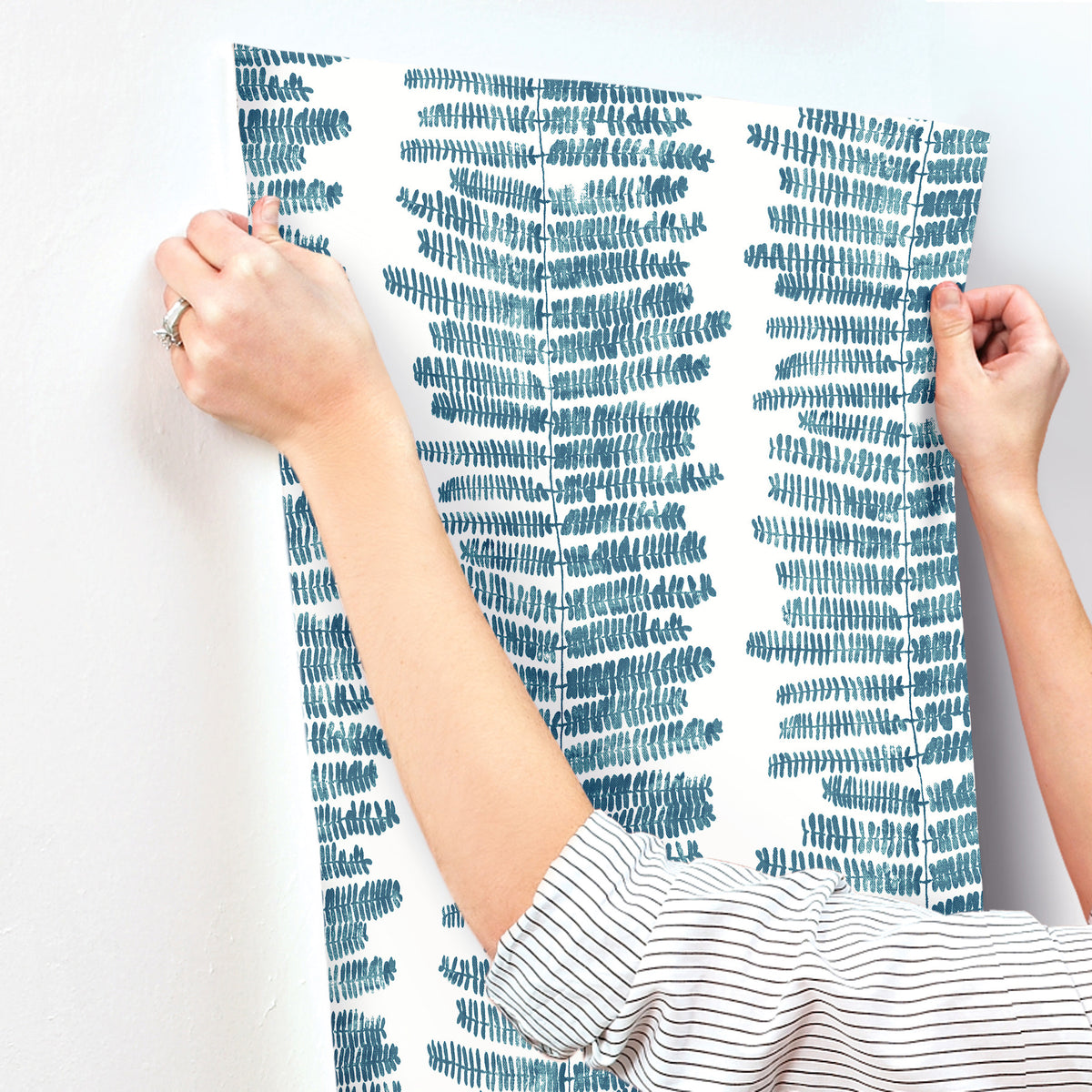 4197-27876-peel-and-stick-wallpaper-stick-application-step