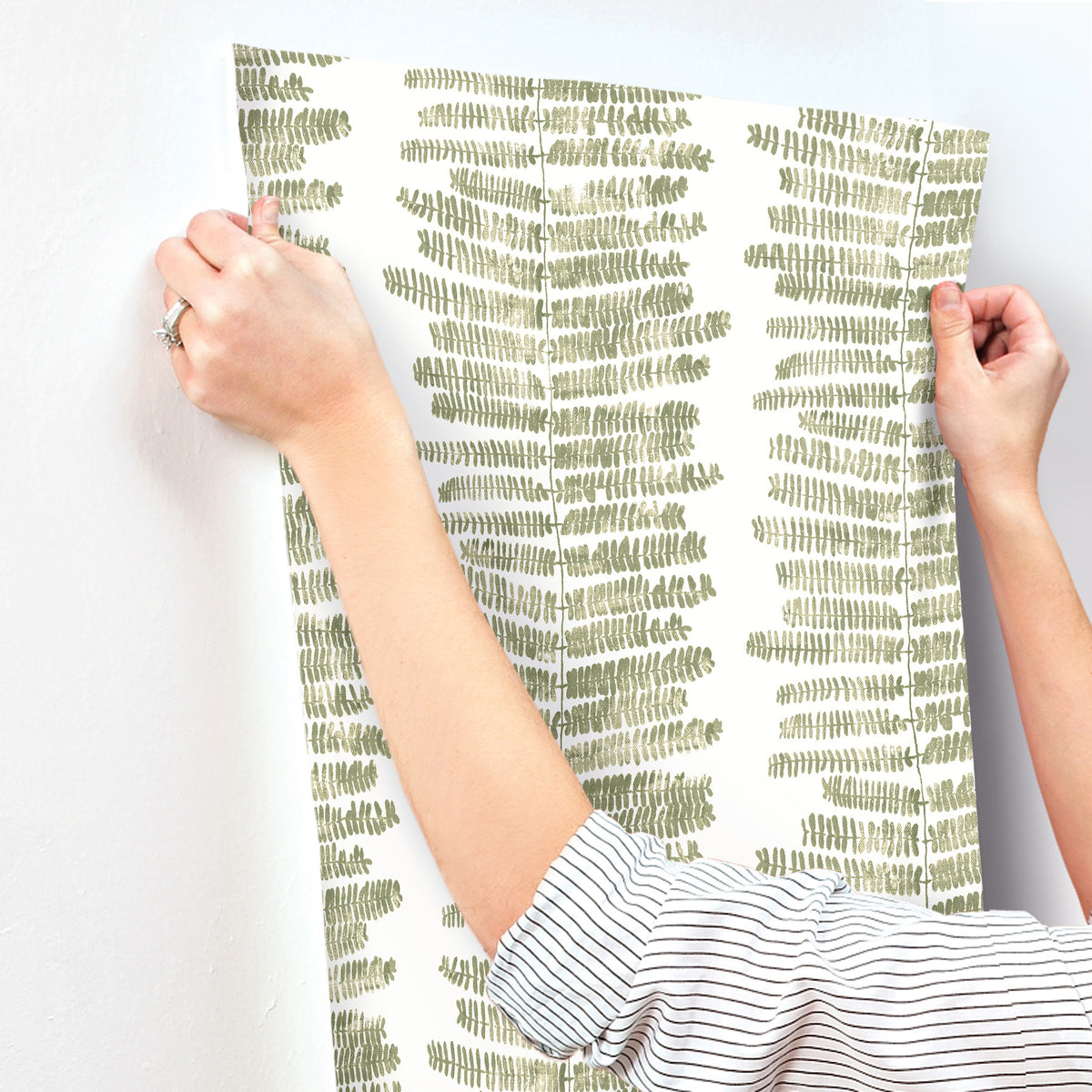 4197-27877-peel-and-stick-wallpaper-stick-application-step