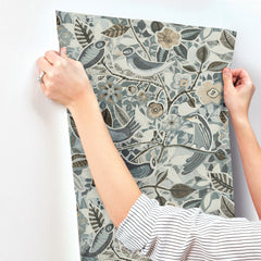 4197-27886-peel-and-stick-wallpaper-stick-application-step