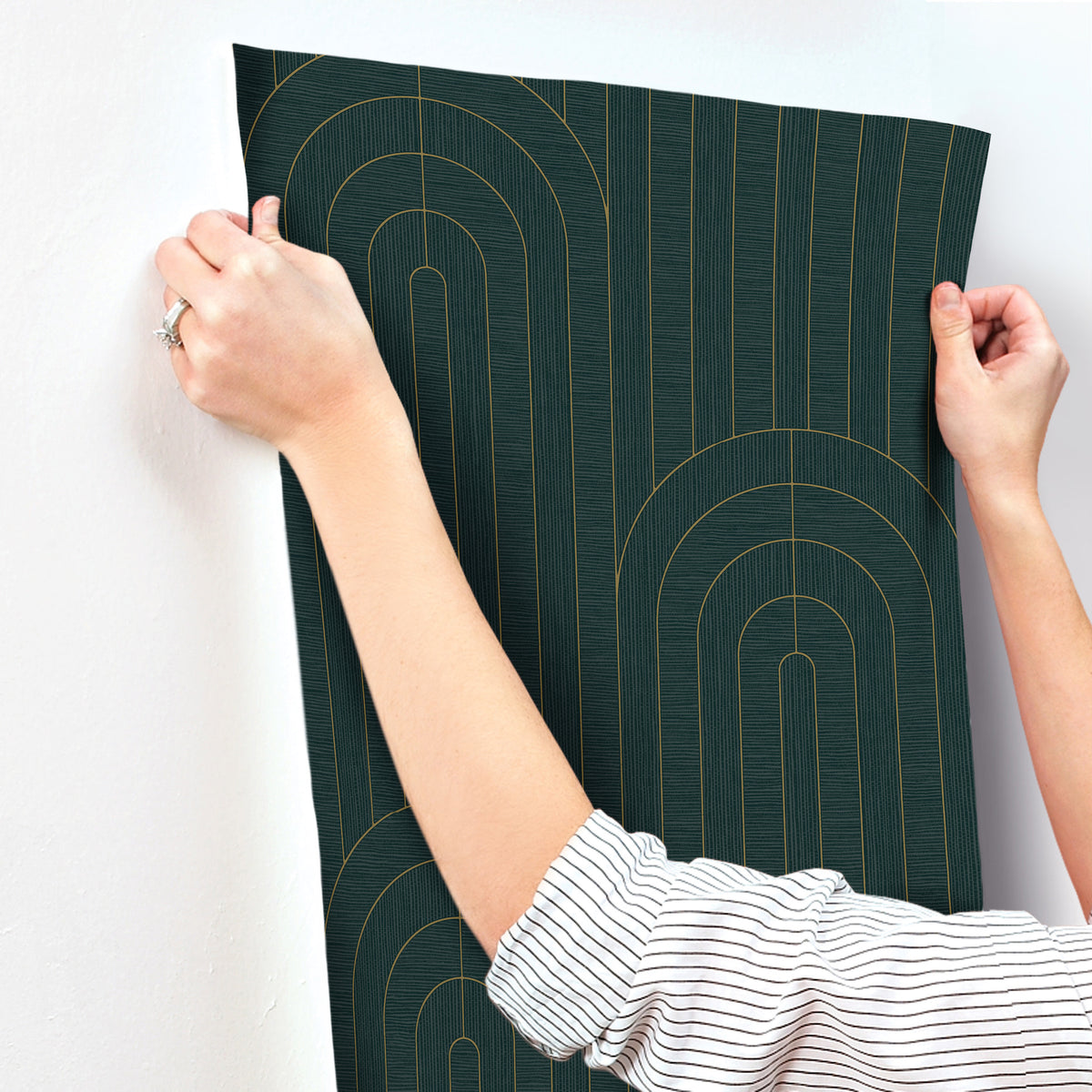 4198-27824-peel-and-stick-wallpaper-stick-application-step