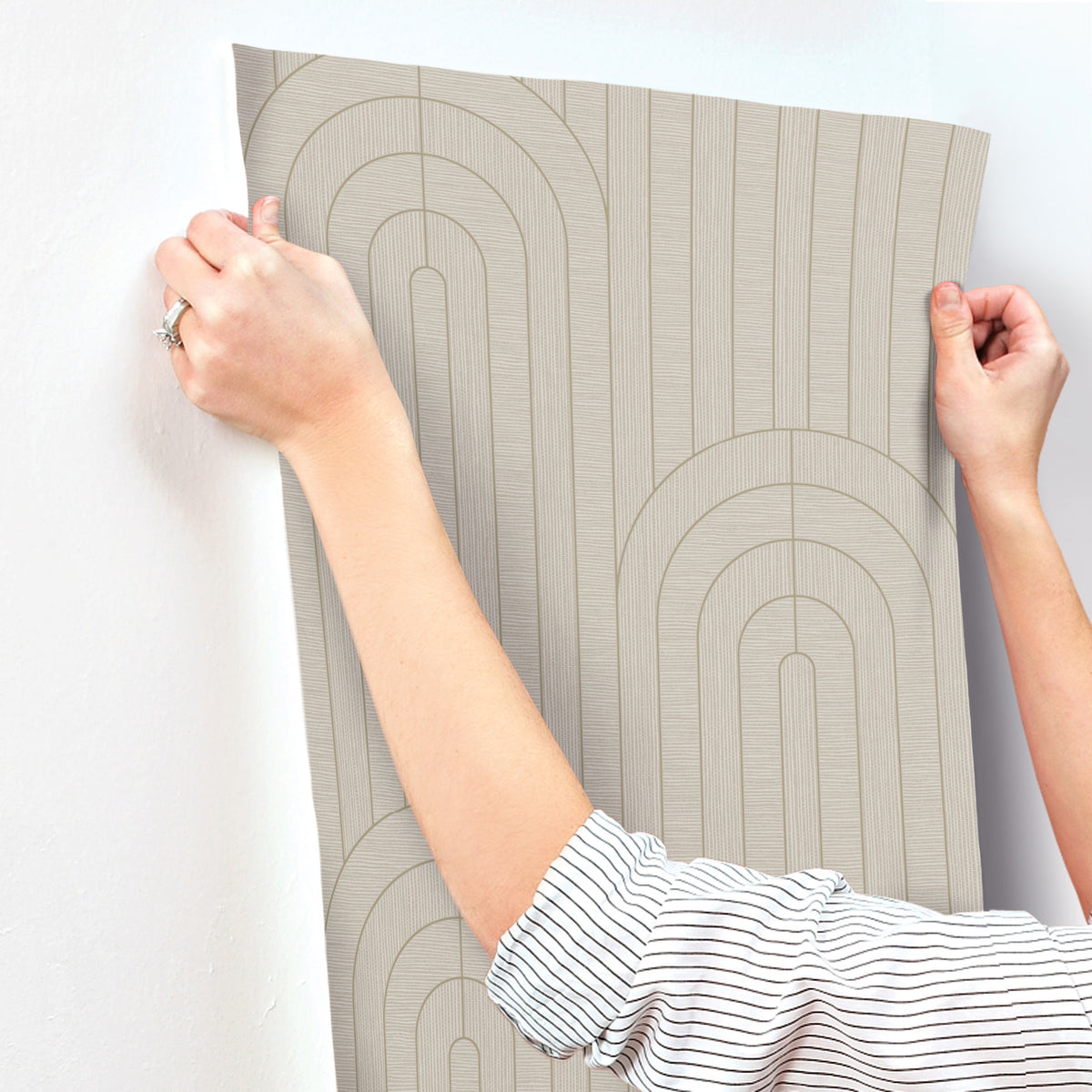 4198-27826-peel-and-stick-wallpaper-stick-application-step