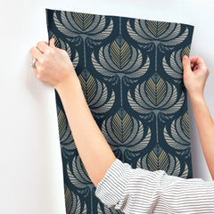 4198-27831-peel-and-stick-wallpaper-stick-application-step