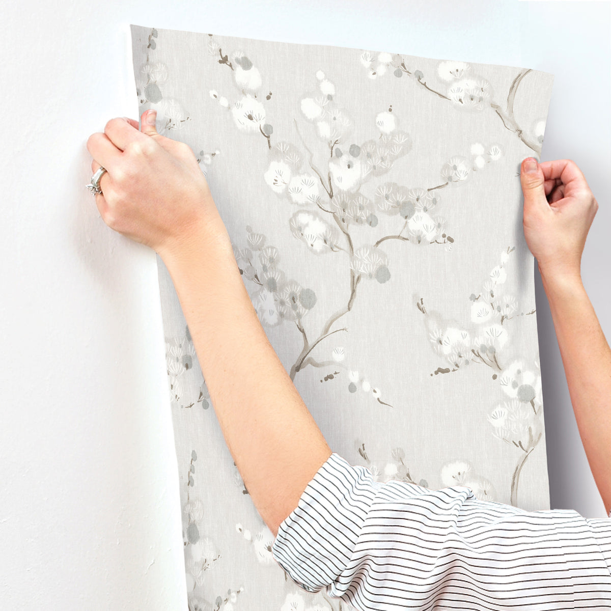 4198-27842-peel-and-stick-wallpaper-stick-application-step