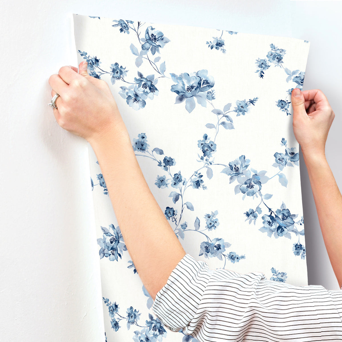 4199-24481-peel-and-stick-wallpaper-stick-application-step