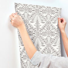 4199-27777-peel-and-stick-wallpaper-stick-application-step